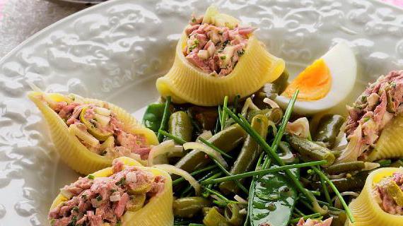Фаршированные ракушки с кремом из тунца и свежими овощами