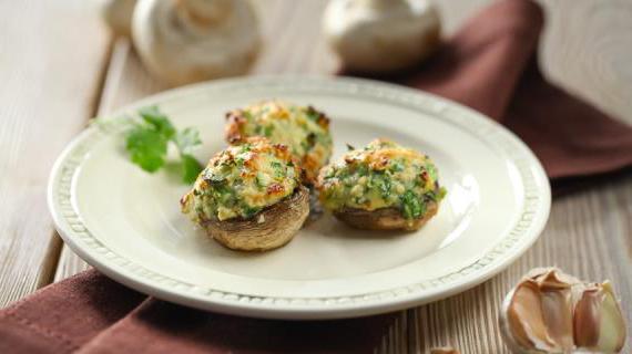 Вкусные и ароматные фаршированные шампиньоны с яйцами и зеленью — простой рецепт для ужина