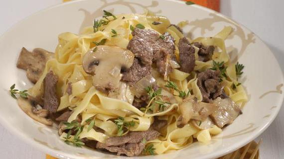 Ароматные феттучине с мясным соусом и грибами: вкус, который оставит впечатление