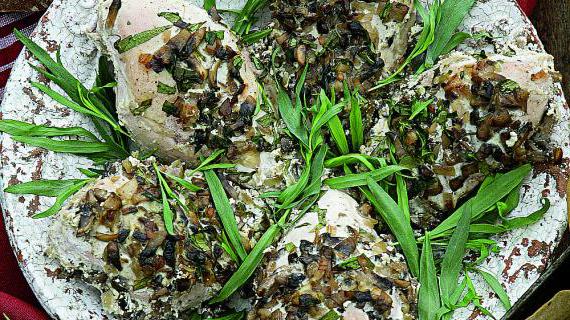 Французское блюдо: куриные грудки с эстрагоном и белым вином