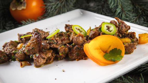 Гармоничное блюдо: Куриная печень с хурмой