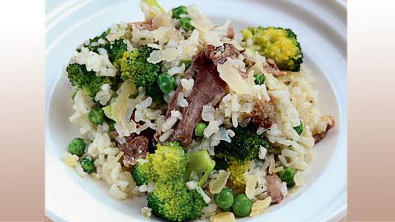 Элегантное ризотто с запеченной цесаркой и свежими зелеными овощами: кулинарный шедевр
