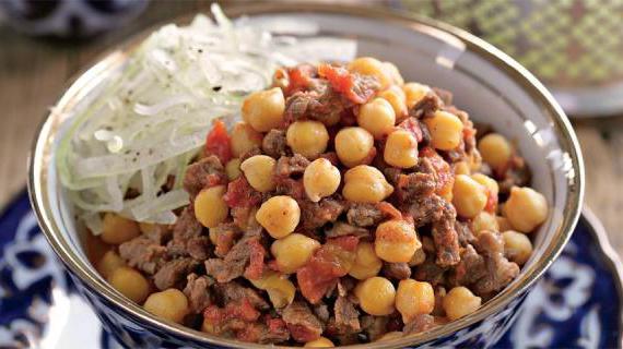 Гуштнут — традиционное узбекское блюдо, сочетающее вкус мяса и нута в идеальном соотношении