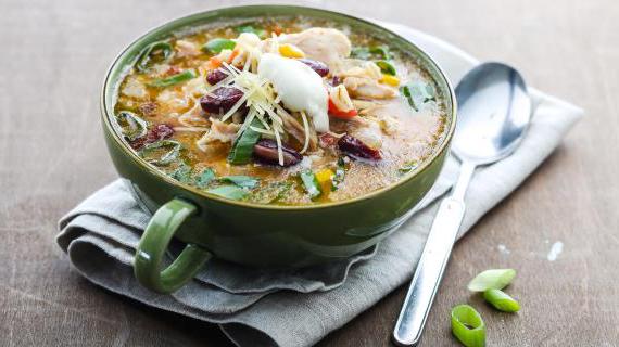 Густой куриный суп с перловкой, кукурузой и фасолью для уютных дней