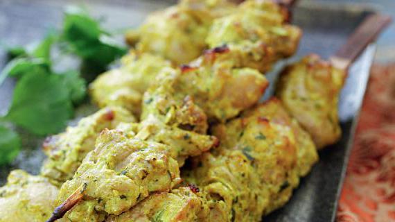 Вкусное индийское куриное блюдо Тикка Масала с изысканными пряностями