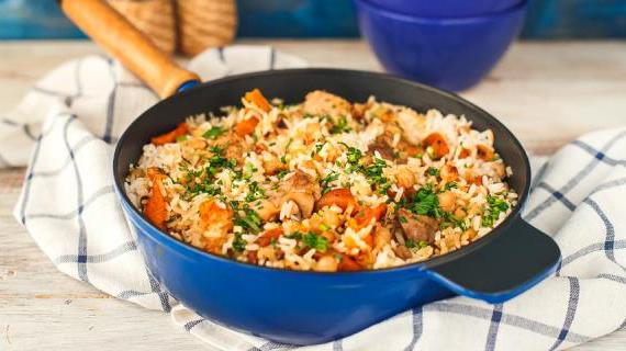 Восточное куриное блюдо с рисом и курагой: классический иранский рецепт