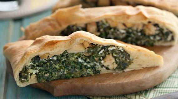 Итальянский кальцоне с курицей и шпинатом