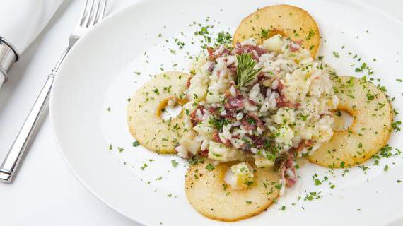 Итальянское ризотто с зеленым яблоком и пармской ветчиной: вкусное сочетание традиций