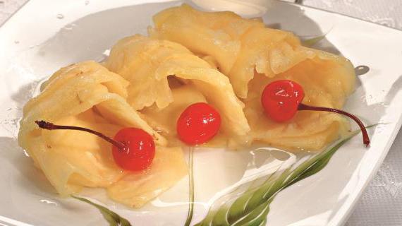 Изысканный десерт: Карпаччо из ананаса с ромом и сахарным сиропом