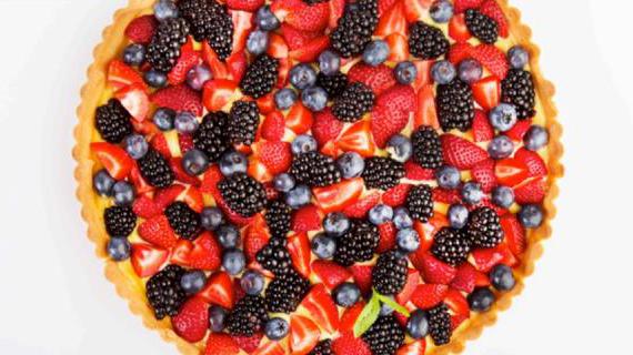 Элегантный ягодный пирог с нотками итальянской кухни