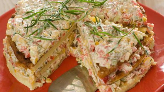 Изысканный кабачковый торт с сырной начинкой и овощами