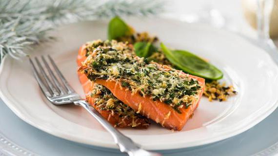 Изысканный лосось с хрустящей корочкой из пармезана