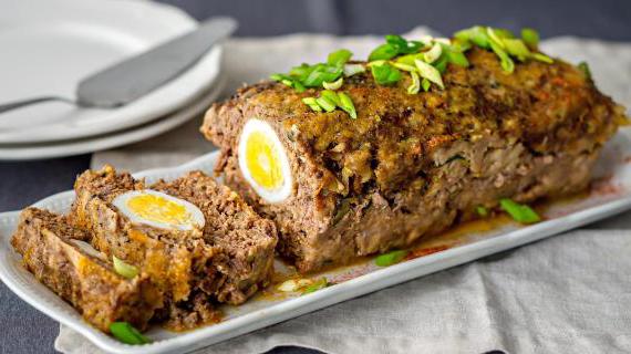 Праздничный мясной рулет с яйцом: изысканный вкус и эстетика