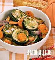 Кабачки с ароматным овощным фаршем и томатной заливкой на зиму