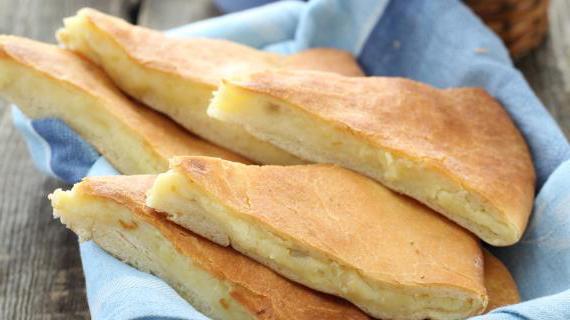 Картофджын — традиционный осетинский пирог с ароматной картофельной начинкой