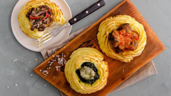 Уютные картофельные гнезда с разнообразными начинками для осеннего ужина