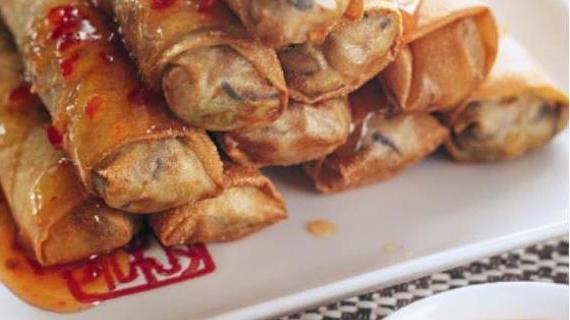 Китайские спринг-роллы с курицей, грибами и овощами