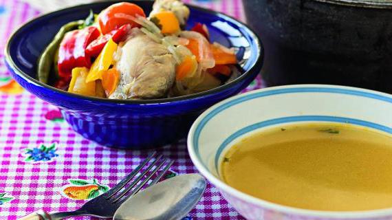Вкусная куриная шурпа с ароматными приправами и овощами