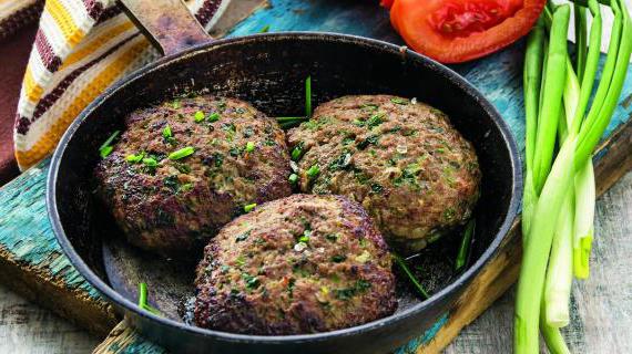 Классические котлеты с ароматной зеленью