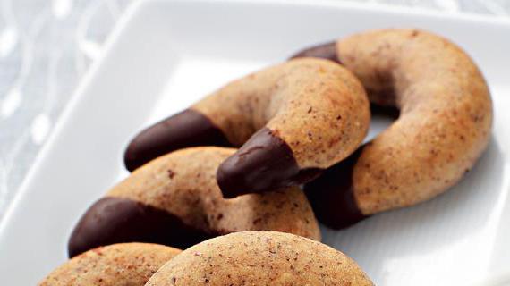 Классические полумесяцы с шоколадной начинкой