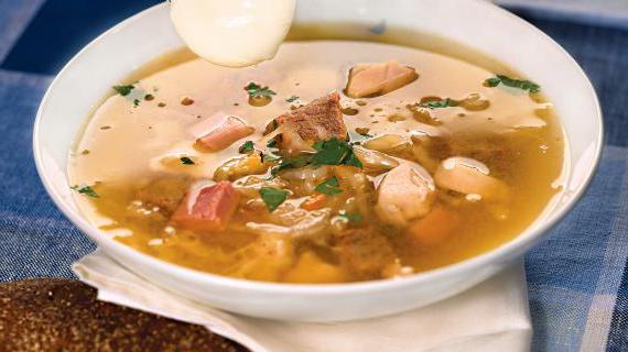 Классические щи с квашеной капустой и мясом