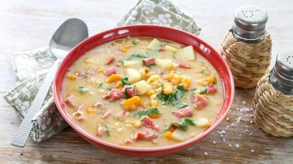Классический гороховый суп с копченой колбасой