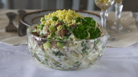 Классический оливье с говяжьим языком