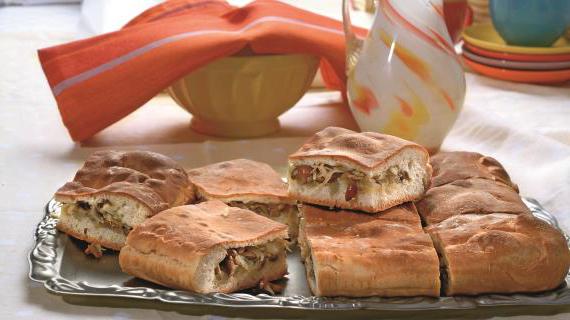 Классический пирог с капустой и грибами
