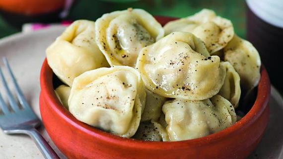 Традиционные уральские пельмени с мясной начинкой — вкус семейного гостеприимства