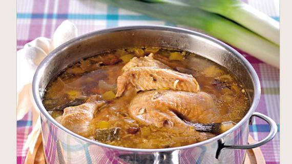 Кок-а-лики: классический шотландский суп с курицей и черносливом