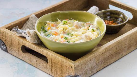 Кремовый суп из курицы с макаронами и сливками