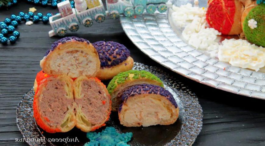 Пирожные получаются очень вкусными! Дети и взрослые с удовольствием их растаскивают, а дополнительной интригой становится то, какая начинка попадется!