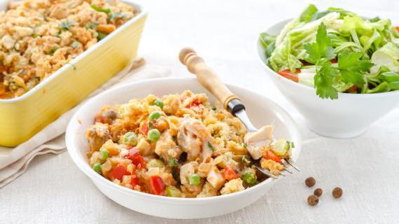 Куриный крамбл с овощной начинкой: вкусное и сытное блюдо для всей семьи