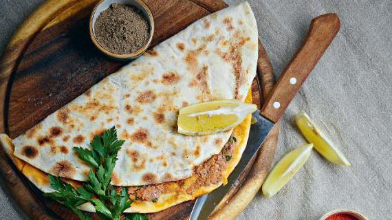 Армянские лепешки с мясной начинкой — Ламаджо: классический рецепт