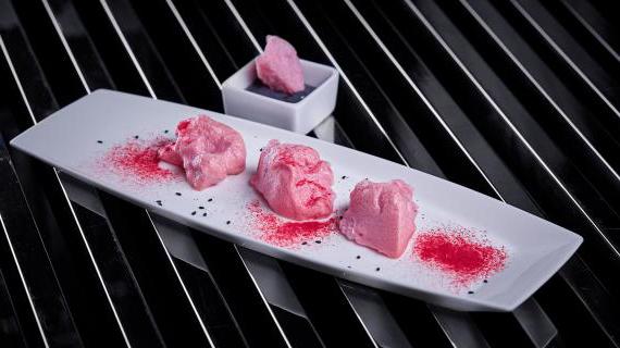 Легкая меренга с изысканным кремом из обжаренного черного кунжута