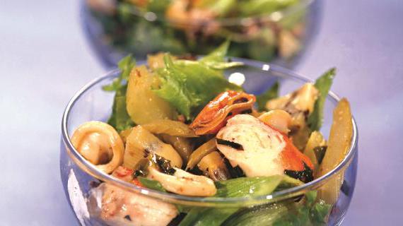 Легкий салат с морепродуктами и киви — вкусный и полезный ужин