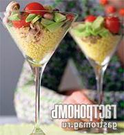 Легкий салат с осьминогом, авокадо и ароматным кускусом