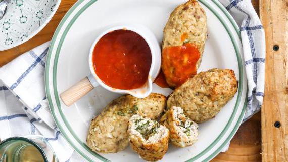 Мясные зразы с сыром и свежей зеленью