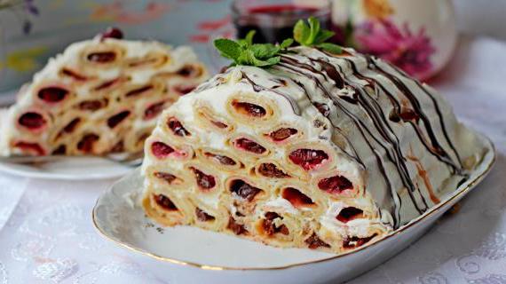 Невероятно вкусный блинный торт с вишней и нежным сметанным кремом
