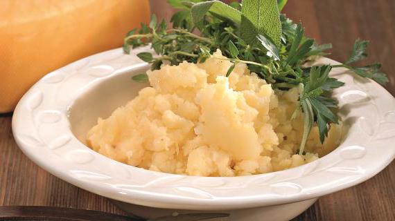 Нежное картофельное пюре с ароматным сыром и чесноком