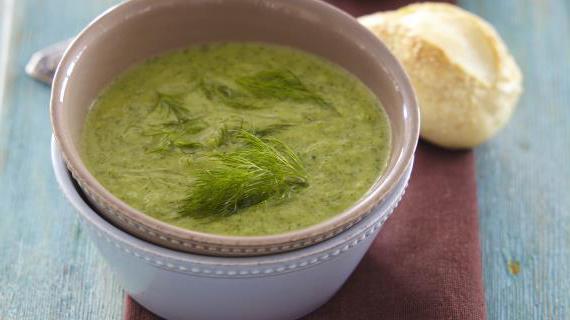 Нежный крем-суп из цукини с луком-пореем и укропом