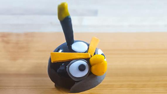 Нежный мусс Angry Birds с чёрной смородиной, гранатовым желе и японским бисквитом