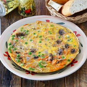 Легкий и полезный паровой омлет с овощами в мультиварке