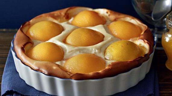 Нежный сырный пирог с персиками и карамельной корочкой