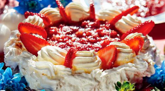 Нежный торт-безе Павлова с клубникой и сливками