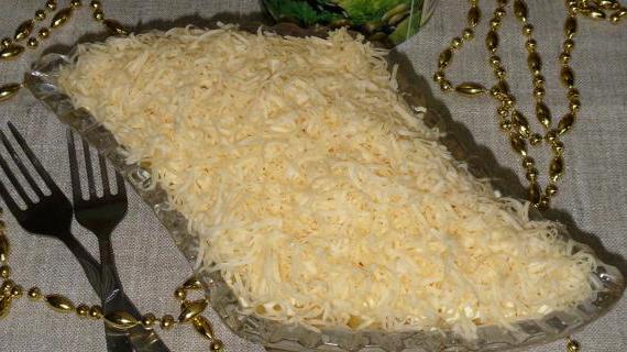Новогодний салат "Праздничный сугроб" — яркий и вкусный рецепт для торжества