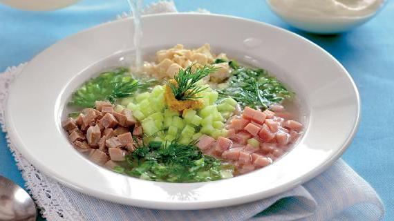Окрошка мясная сборная с квасом и свежими овощами