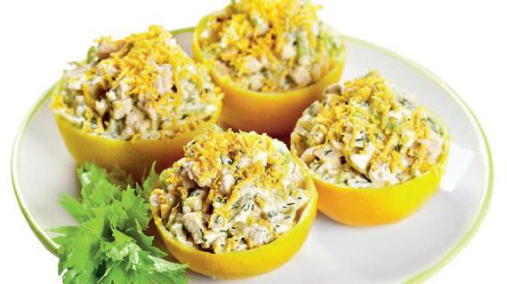 Оригинальный салат с курицей и лимонами для праздничного стола