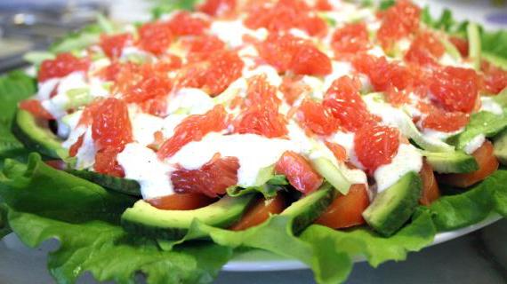 Оригинальный салат с семгой и грейпфрутом: свежий вкус зимнего праздника