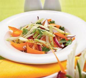 Освежающий кол-слоу с краснокочанной капустой и кунжутным маслом